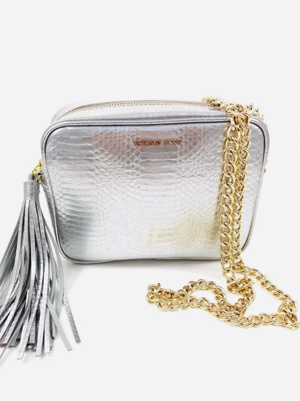 VICTORIA's SECRET 🩶SILVER METALLIC WITH GOLD-TONE CHAIN🩶 CROSSBODY BAG 🌟NWT🌟